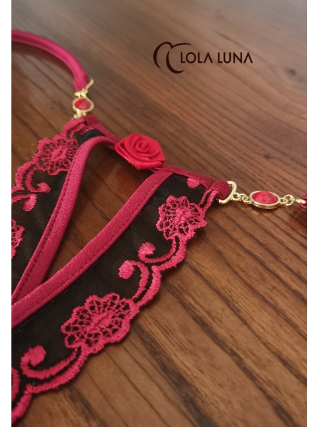 Perizoma aperto Rosalia in nero e rosso con ricami e bijoux Lola Luna in vendita su Tangamania Online